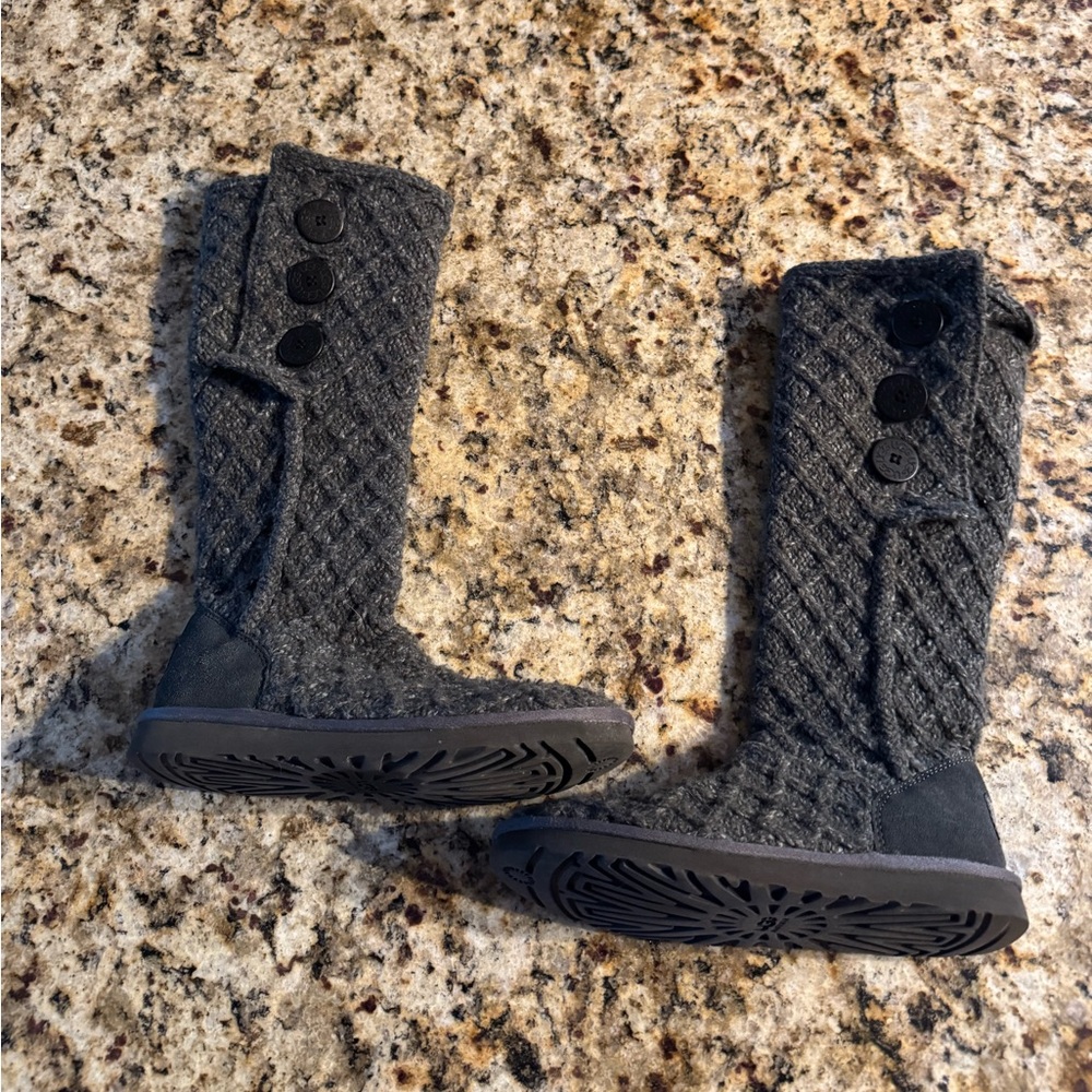 Ugg Tall Knit Lattice Pattern Gray  S/N 3066 Women ‘s Size 8 EU 39